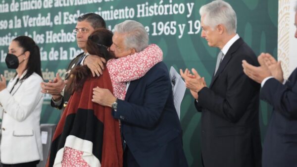 “Sandoval sí consultó homenaje a militares de la Guerra Sucia”