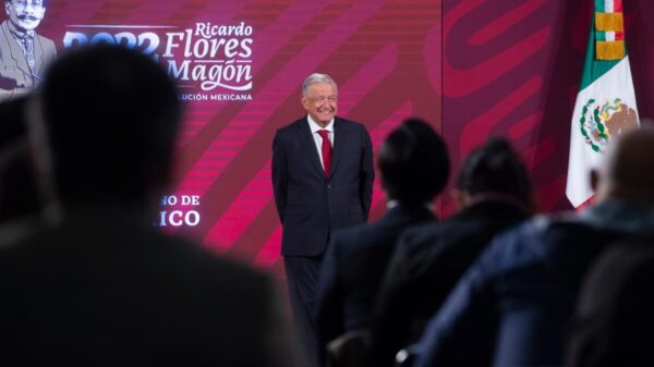 “Muy correcta” nacionalización de electricidad en Francia: AMLO