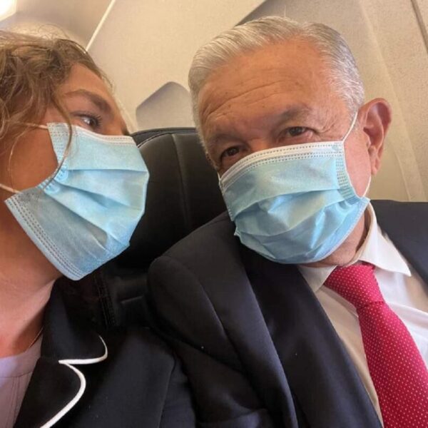 Vuela AMLO rumbo a EU a reunión con Biden; migración tema central