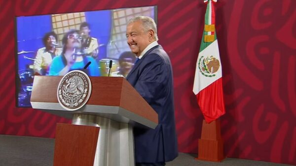 Chico Ché, suena en Palacio: “Uy, qué miedo, mira cómo estoy temblando”