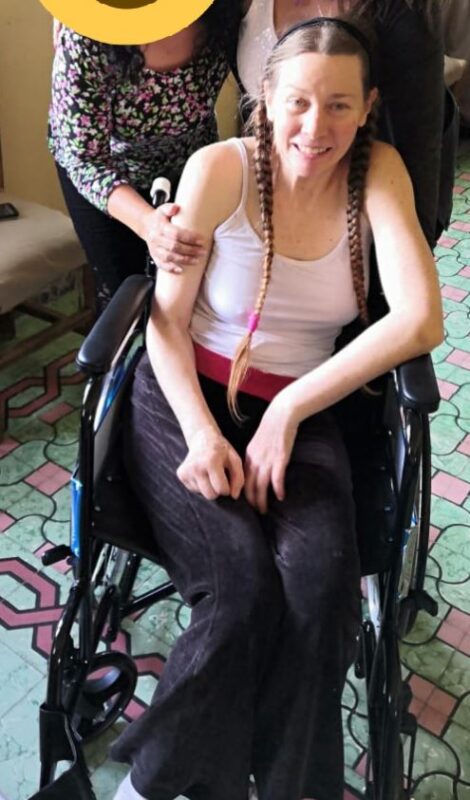 Pese agresión, Mónica Dossetti sufre por estar separada de su hermano