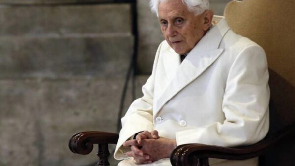 Falsa muerte de papa Ratzinger difundida por periodista sin credibilidad