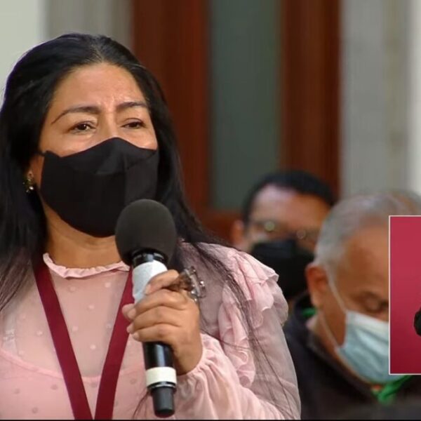 Mandan becada a España a reportera anti AMLO tras pleito en la mañanera