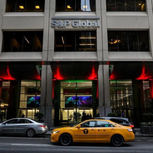 “Corrige” S&P perspectiva de México de “negativa” a “estable”