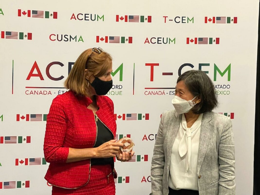 La secretaria de Economía, Tatiana Clouthier y la representante comercial de Estados Unidos, Katherine Tai, durante una reunión el pasado 7 de julio.