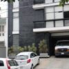 Encuentran sin vida a transexual en edifico de departamentos