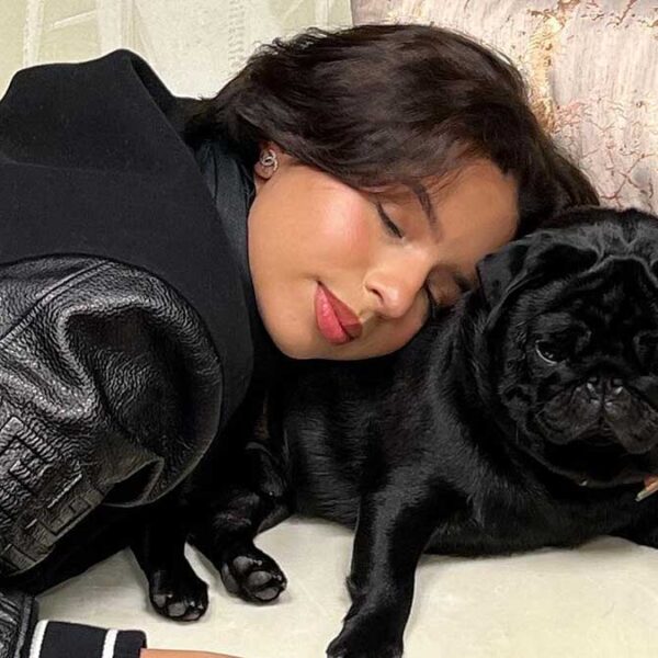 VIDEO: Perrito de Ángela Aguilar se mete al escenario y se roba el show