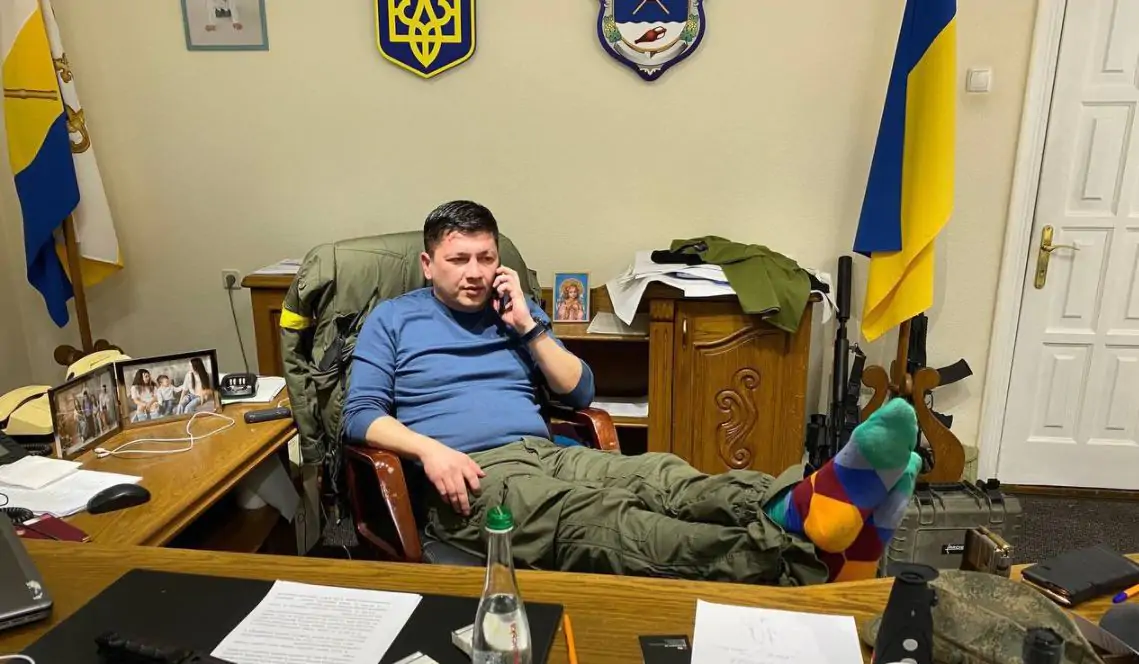 El gobernador Vitali Kim consideraba sitiar la ciudad de Mikolaiv durante algunos días para neutralizar los traidores.