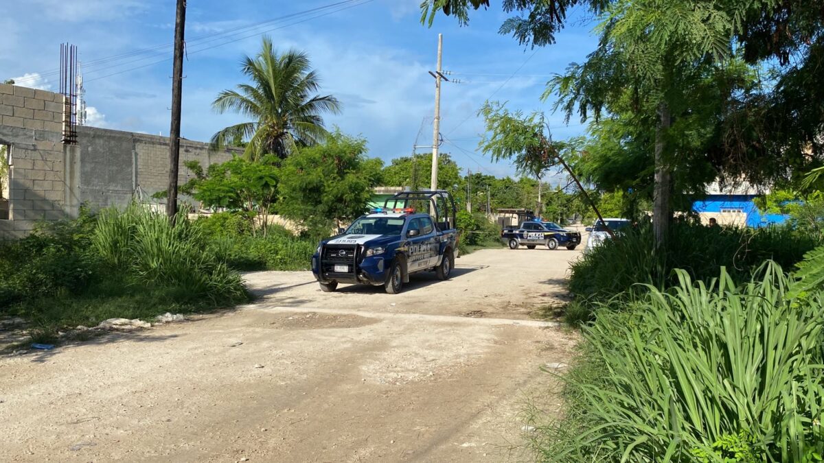 Hallan un ejecutado en los límites con la Zona Continental de Isla Mujeres; se trata de un joven como de 25 años quien estaba maniatado.