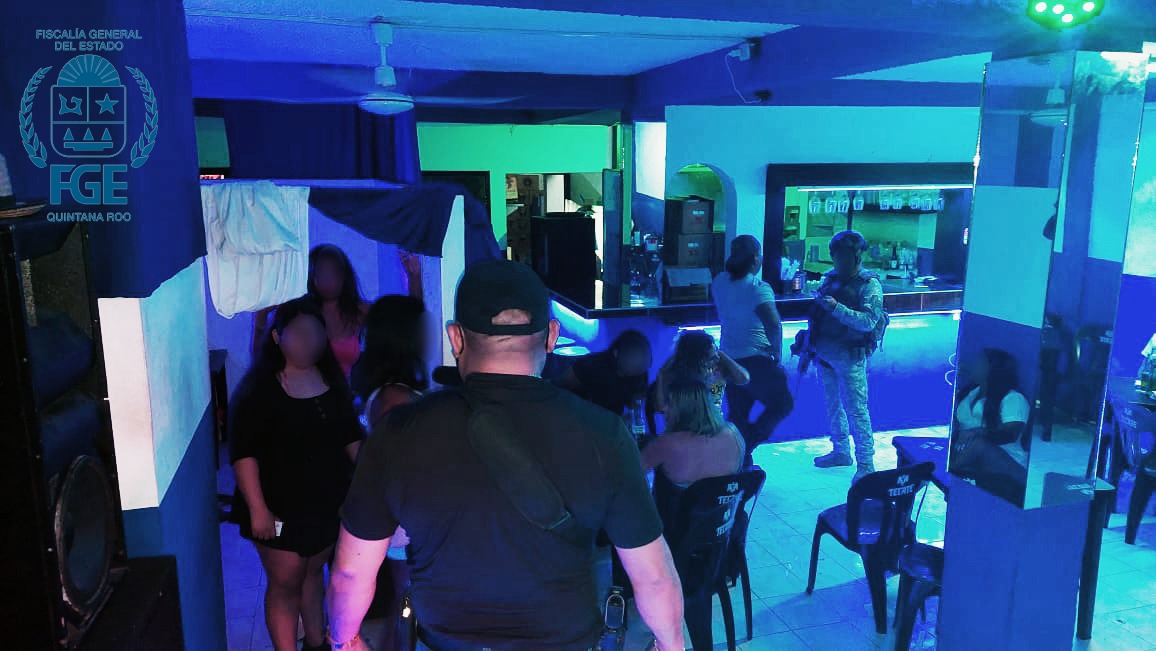 Caen dos por venta de drogas en un bar de Cancún; cumpla FGE con una orden de cateo a un inmueble de la Región 100.