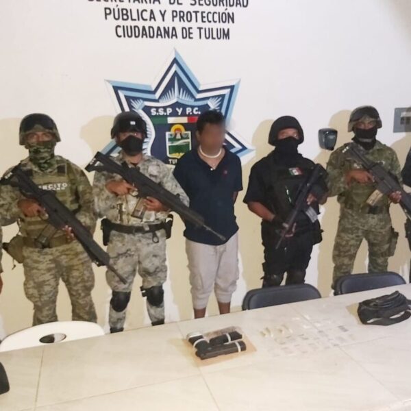 Detienen a presunto narcomenudista armado en Tulum.
