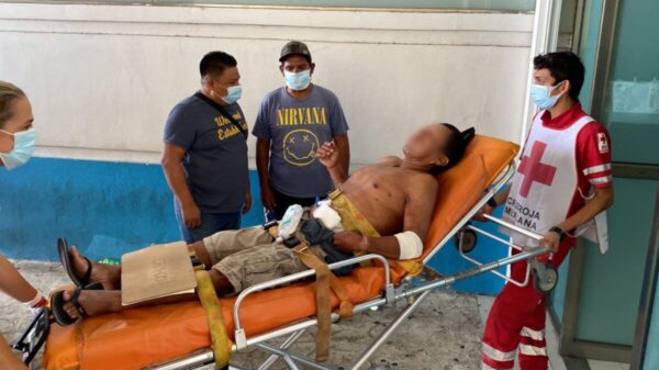 Atacan a sujeto a machetazos en atraco en la prolongación Tulum.