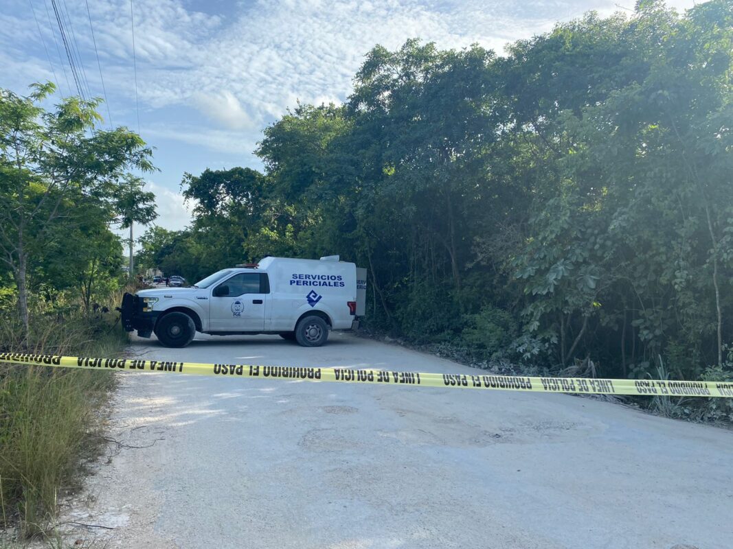 Dos ejecutados en la colonia Santa Cecilia de Cancún (VIDEO); los cuerpos fueron localizados esta mañana en un camino de terracería.