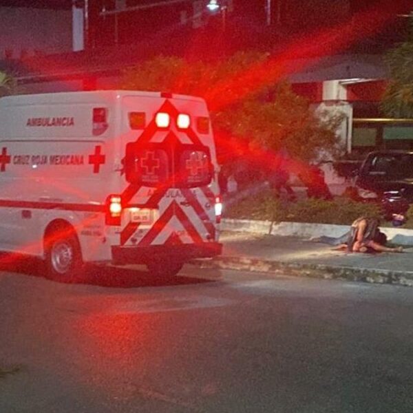 Joven pierde la vida al chocar su moto en las avenidas Xcaret y Tankah.