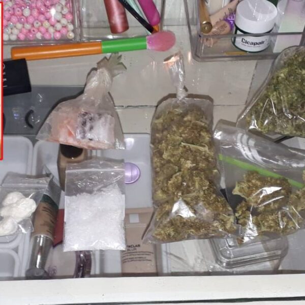 Aseguran droga y detienen a dos en un cateo en Chetumal.