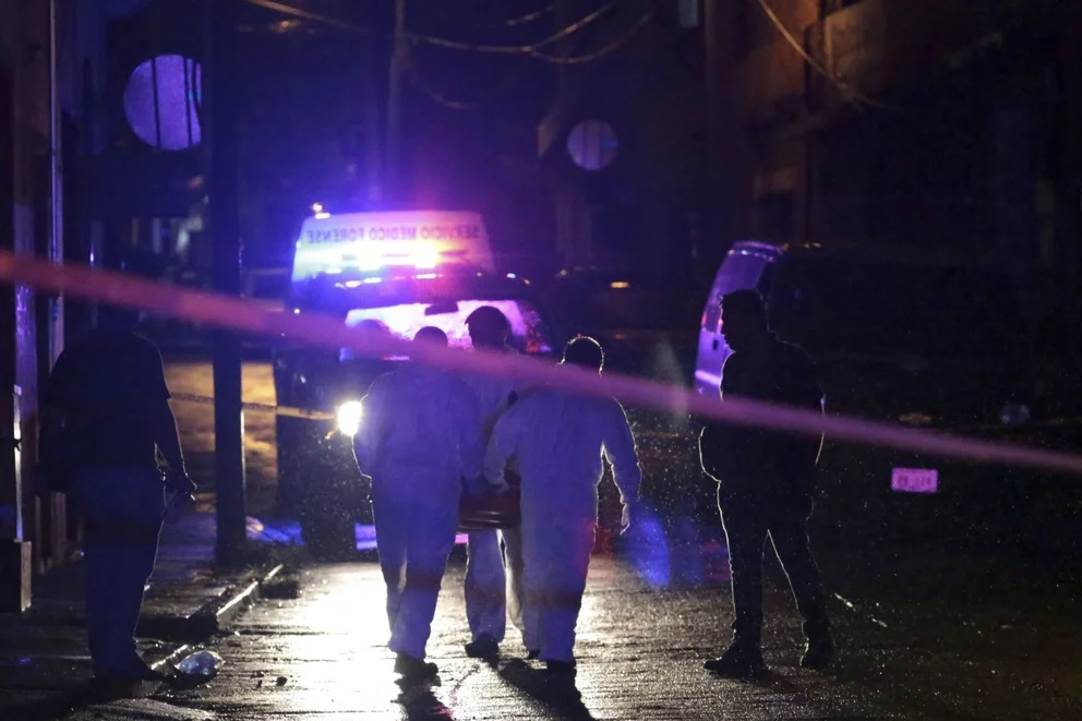 Balacera en una fiesta infantil deja 6 muertos en León; sujetos con armas de alto calibre irrumpieron en una casa y dispararon a discreción.