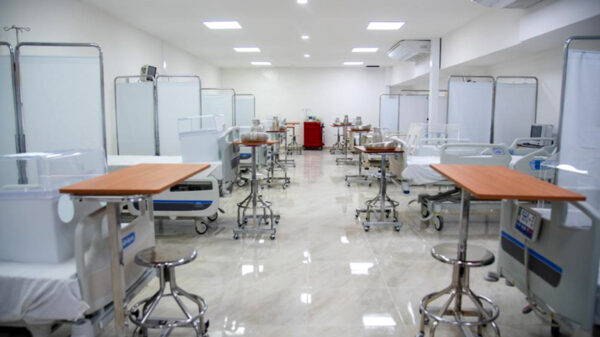 Con Carlos Joaquín, en salud pública se promovieron mejoras en infraestructura, equipamiento y recurso humano