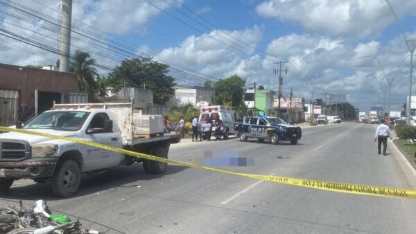 Muere motociclista al chocar contra una camioneta en la Portillo.