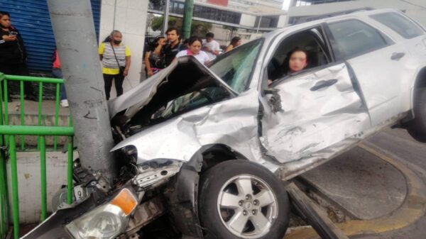 Patrulleros de la CDMX trataron de evadir su culpa tras aparatoso choque (VIDEO).