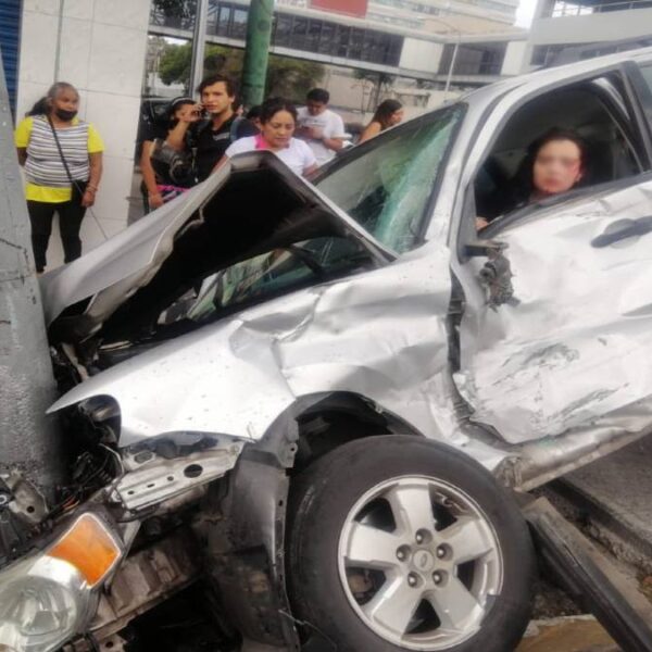 Patrulleros de la CDMX trataron de evadir su culpa tras aparatoso choque (VIDEO).