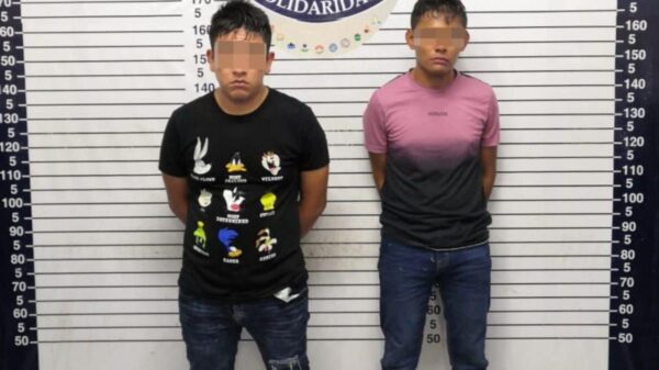 Detiene la Policía Turística a dos narcomenudistas en Quinta Avenida