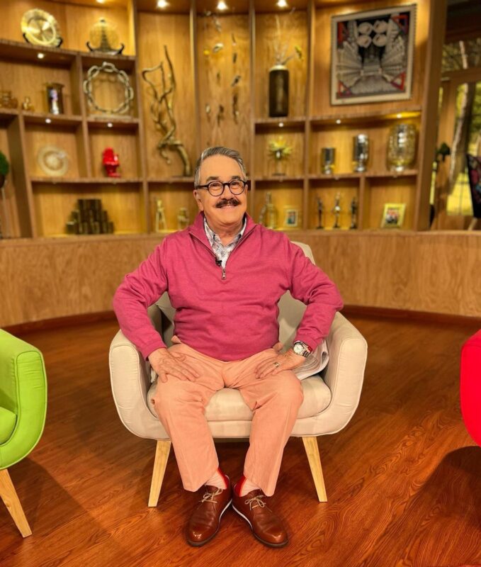 ¡Sin ropa! Así es como quiere posar Pedro Sola para un libro