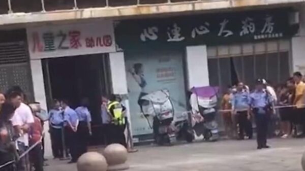 Terror por un ataque armado en jardín de niños en China (VIDEO).