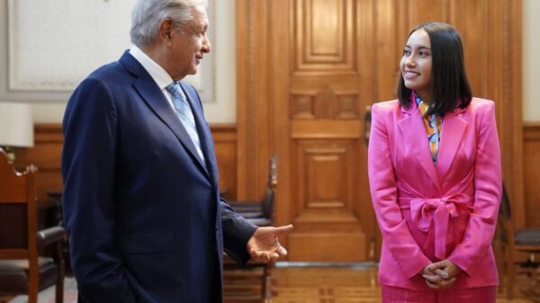 Se reúne AMLO con Katya Echazarreta, la primera astronauta mexicana