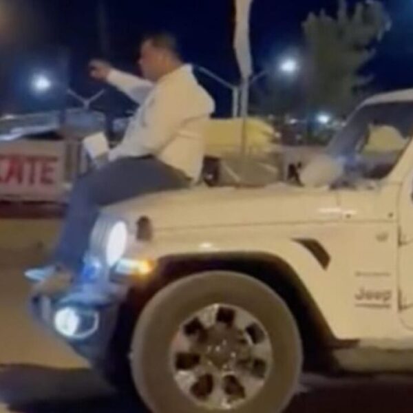 Sorprenden a alcalde de municipio en Coahuila, "enfiestado" 