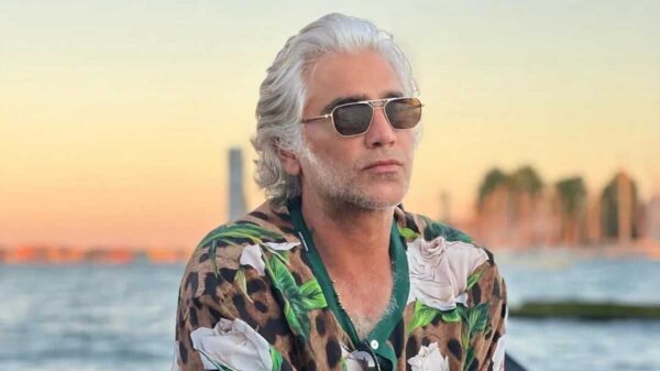 Alejandro Fernández luce nuevo look en Venecia