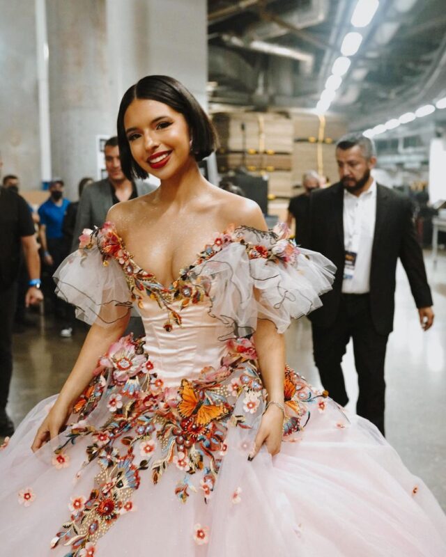 Ángela Aguilar usa lenguaje no binario en video de TikTok