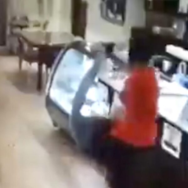 Exhiben ataque armado en restaurante de Cozumel 