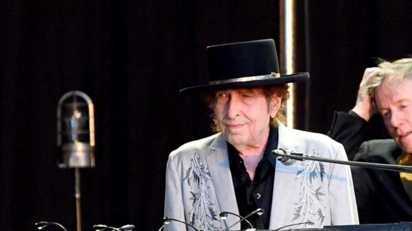 Bob Dylan pide sanciones por acusación falsa de abuso sexual