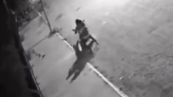 Sujetos en motocicleta trasladan y abandonan un cadáver en SLP