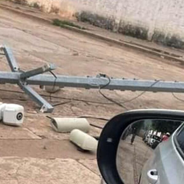 Presuntos sicarios desmantelan cámaras de seguridad en Edomex