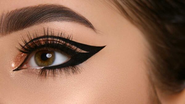 Checa este truco para tener un delineado ultra delgado y no tener párpados caídos