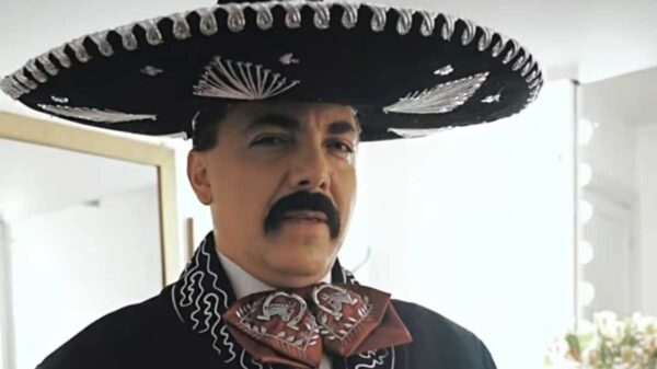 Cristian Castro sorprende vestido de charro