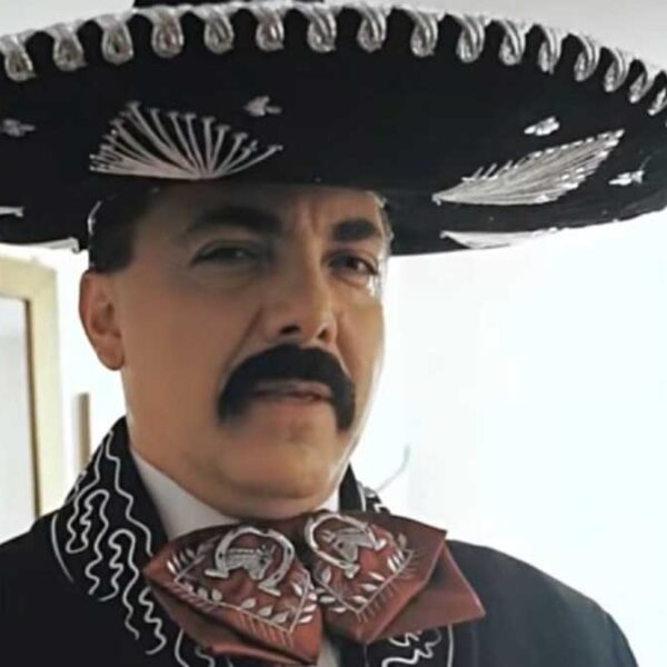 Cristian Castro sorprende vestido de charro