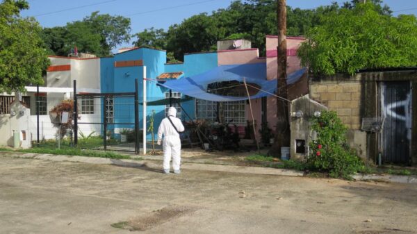 Balean un domicilio en la SM-202 de Cancún; huye el propietario