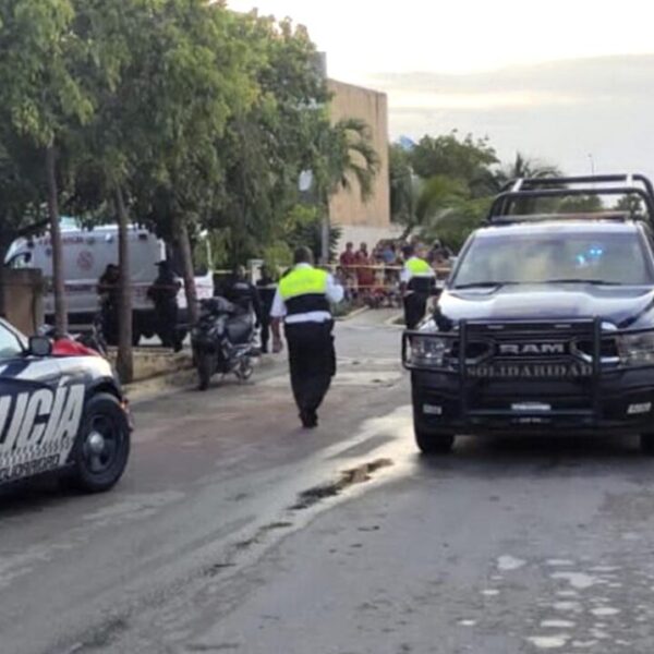 Sicarios ejecutan a dos y lesionan a uno mas en Playa Del Carmen