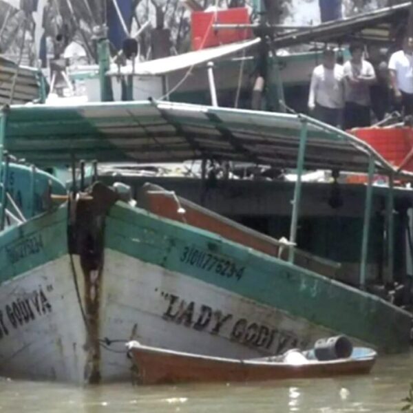 Explota barco pesquero en Progreso y muere una persona