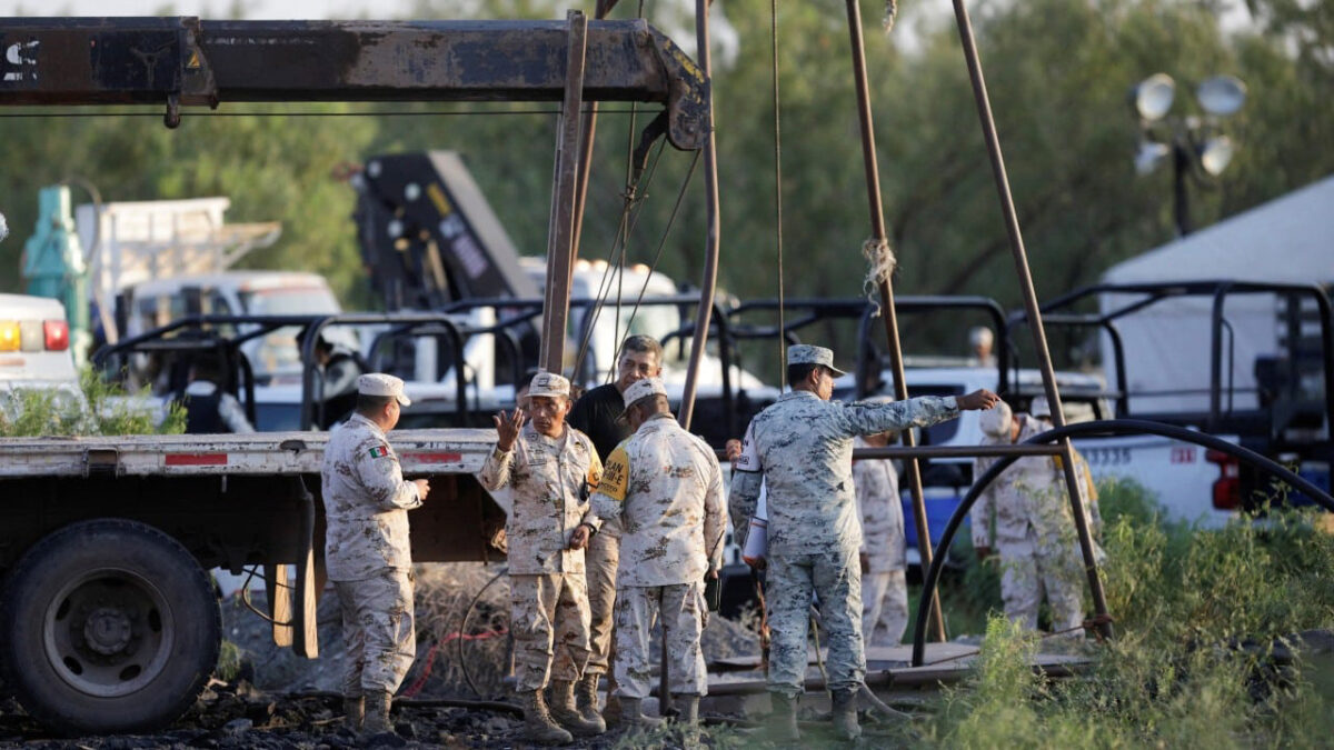 Evalúan tres opciones para rescate de mineros en Coahuila; se cumplen tres semanas del accidente en El Pinabete, en Sabinas.