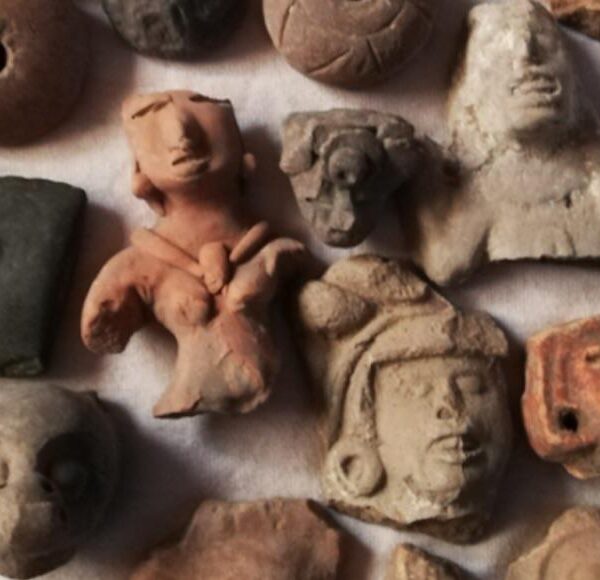 Recupera el INAH tesoro arqueológico que era vendido en un tianguis.