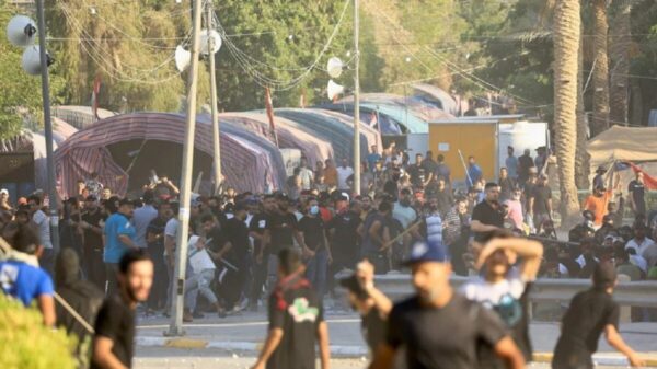 Disturbios en Irak dejan 20 muertos y 350 heridos.