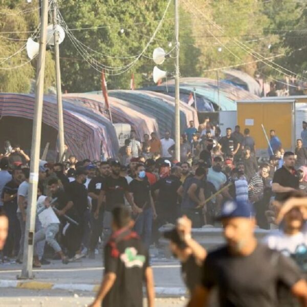 Disturbios en Irak dejan 20 muertos y 350 heridos.