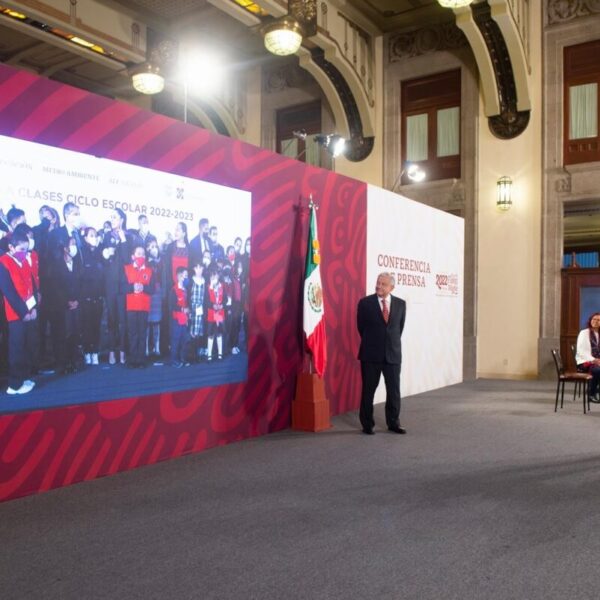 Se impulsa una nueva visión del sector educativo: AMLO