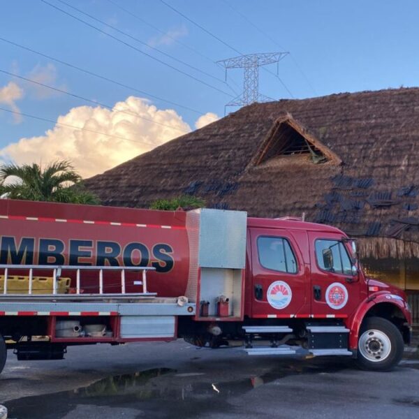 Conato de incendio en restaurante abandonado en Cancún (VIDEO).