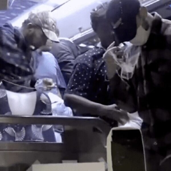 Gobernador de Texas envía a NY autobuses con indocumentados