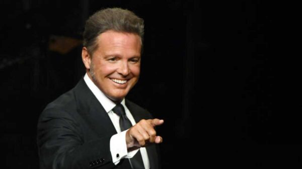 Luis Miguel recopila opiniones de grandes artistas idolatrándolo