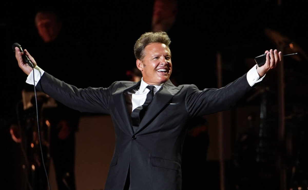 Luis Miguel recopila opiniones de grandes artistas idolatrándolo
